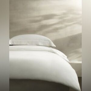 Banana Republic Washed Cotton Sateen Duvet Cover size queen in white